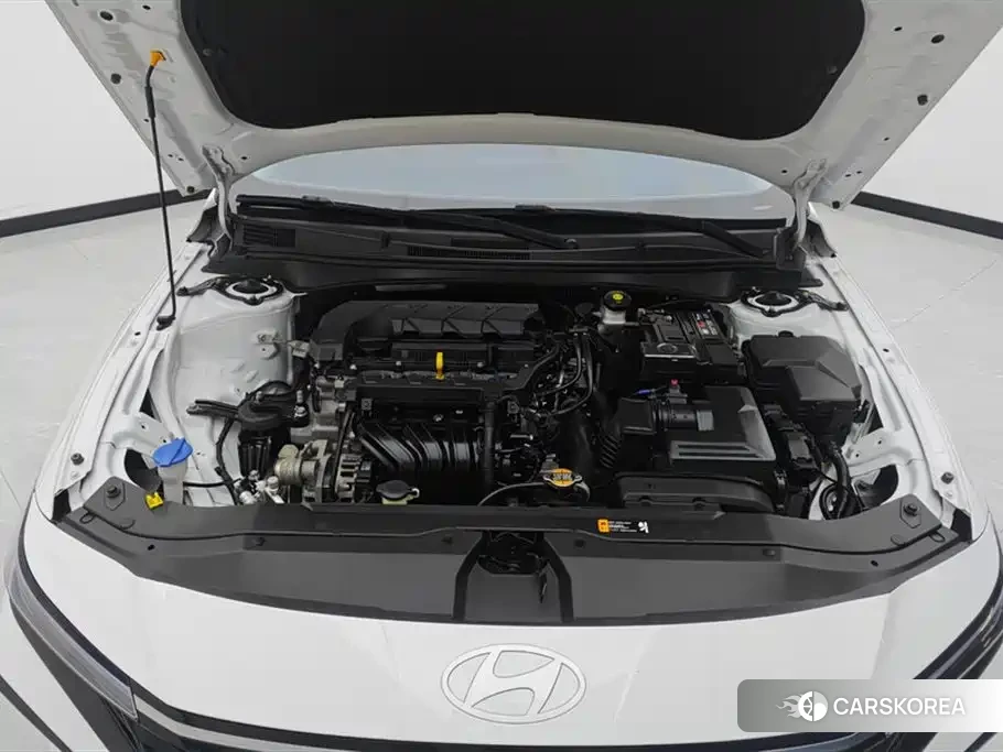 Hyundai Elantra 2024 Белый из Китая, фото 2