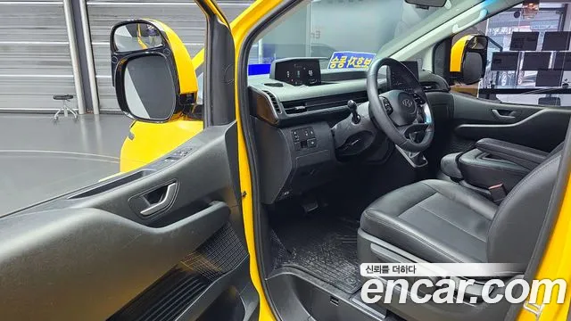 Hyundai Staria 2023 Желтый из Кореи, фото 2