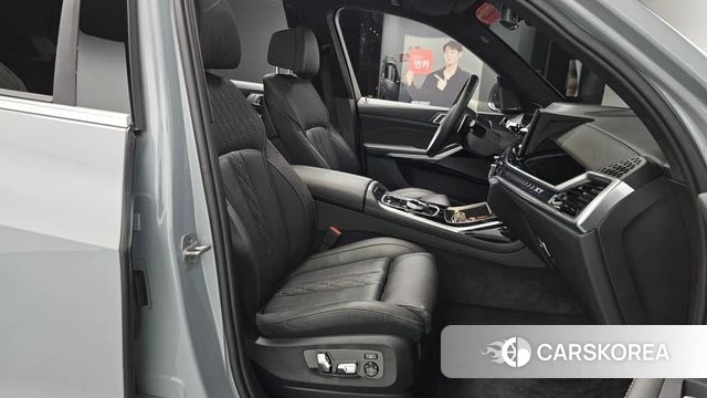 BMW X7 (G07) 2024 Цвет галактики из Кореи, фото 2