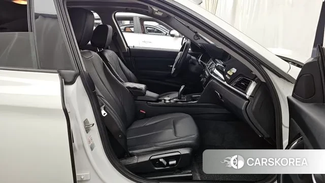 BMW 3 Series GT (F34) 2018 Белый из Кореи, фото 2