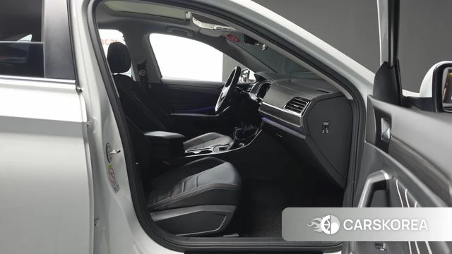 Volkswagen 7th Generation of Jetta 2024 Белый из Кореи, фото 2