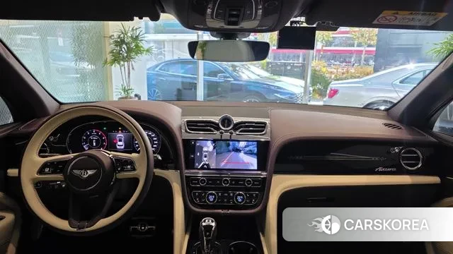 Bentley Bentayga 2025 Жемчужный двухцветный из Кореи, фото 2