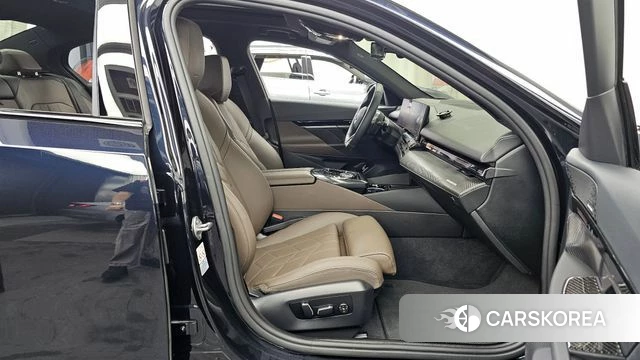 BMW 5 Series (G60) 2024 Синий из Кореи, фото 2