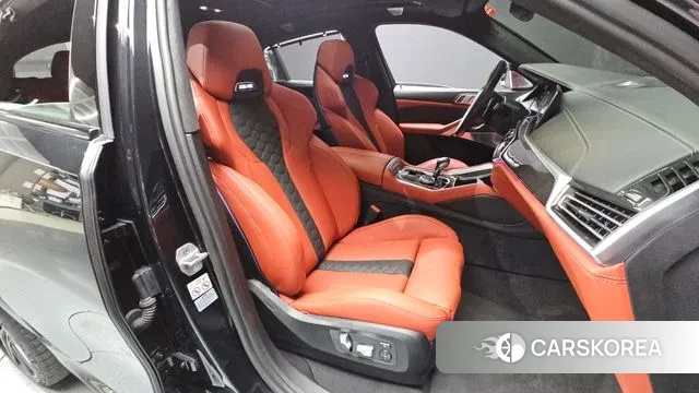 BMW X6M (G06) 2023 Черный из Кореи, фото 2