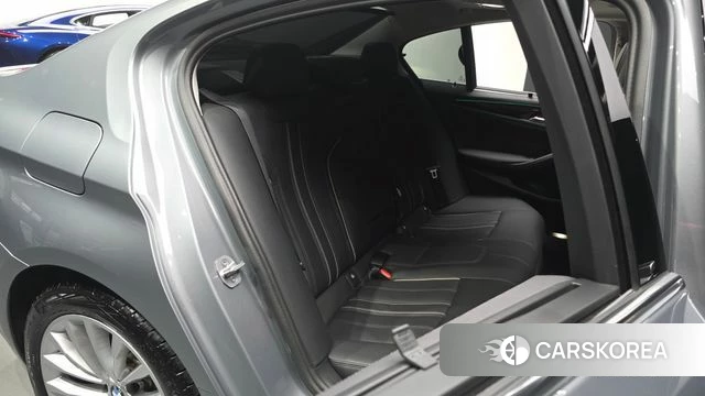 BMW 5 Series (G30) 2022 Серый из Кореи, фото 2
