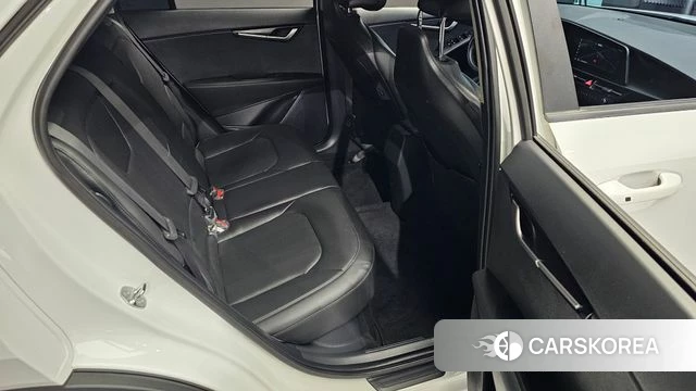 Kia Di Ol Nu Niro 2023 Белый из Кореи, фото 2