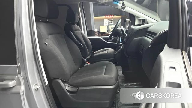 Hyundai Staria 2022 Серебристо-серый из Кореи, фото 2