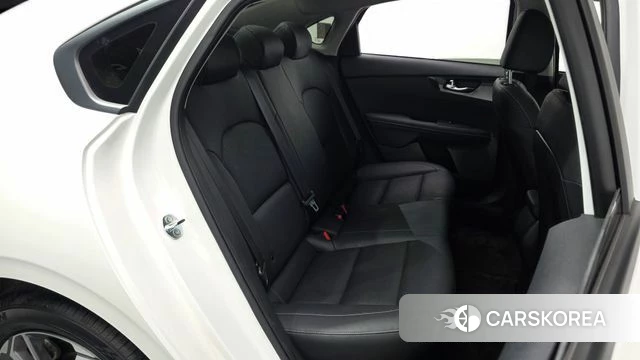 Kia The New K3 2nd generation 2023 Белый из Кореи, фото 2