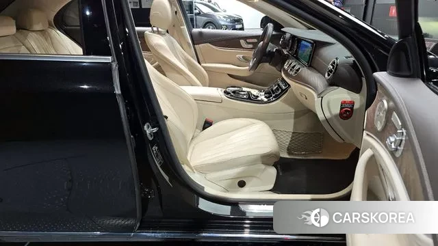 Mercedes-Benz E-Class W213 2019 Черный из Кореи, фото 2