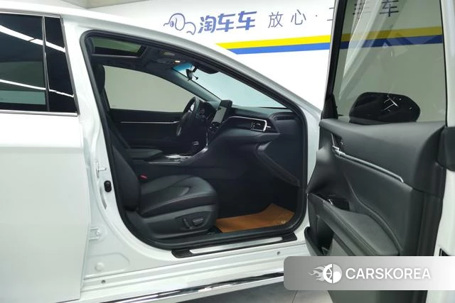 Toyota Camry 2023 Белый из Китая, фото 2