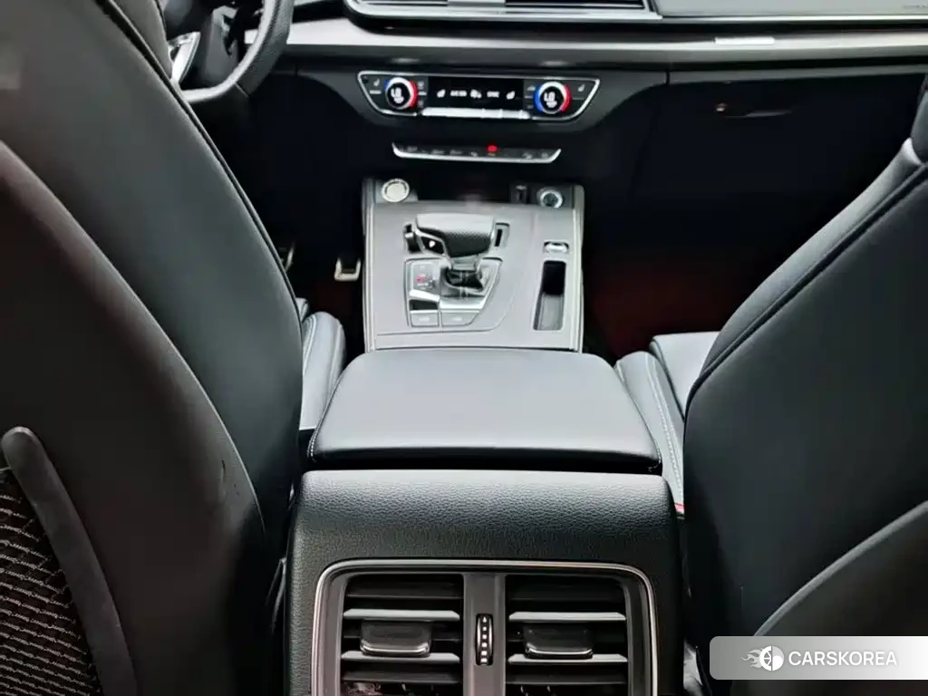 Audi Q5L 2024 Черный из Китая, фото 2