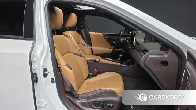 Lexus ES300h 7th generation 2020 Белый из Кореи, фото 2