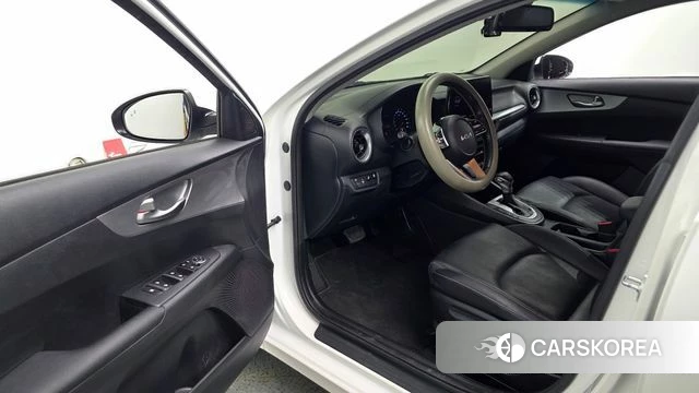 Kia The New K3 2nd generation 2021 Белый из Кореи, фото 2