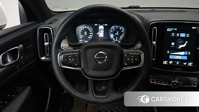 Volvo XC40 2022 Белый из Кореи, фото 2