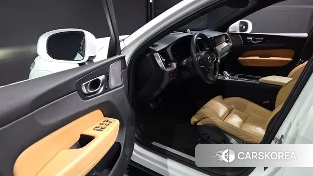 Volvo XC60 second Generation 2021 Белый из Кореи, фото 2