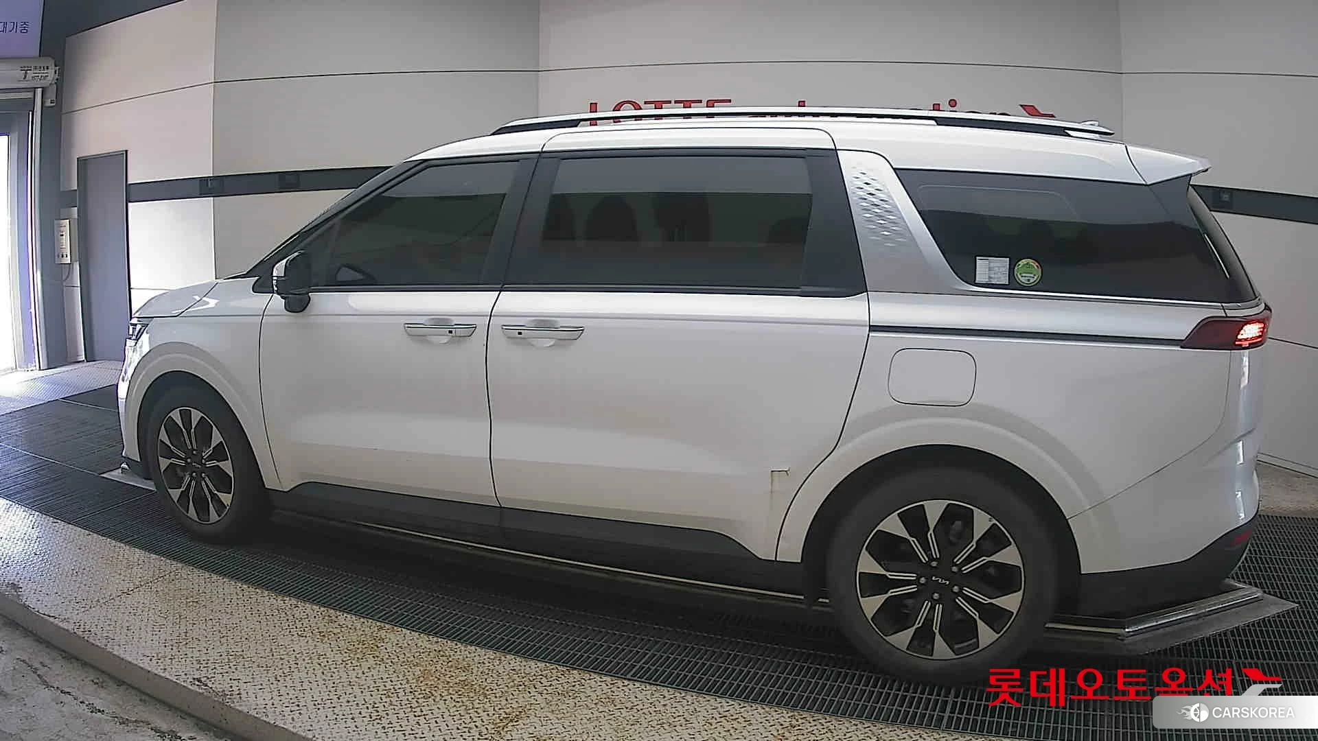 Kia Carnival 2023 Белый из Кореи, фото 2