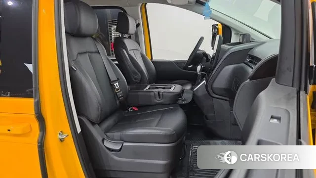 Hyundai Staria 2024 Желтый из Кореи, фото 2