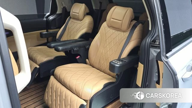 Kia Carnival 4th generation 2023 Серебристо-серый из Кореи, фото 2