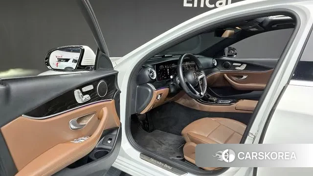 Mercedes-Benz E-Class W213 2023 Белый из Кореи, фото 2