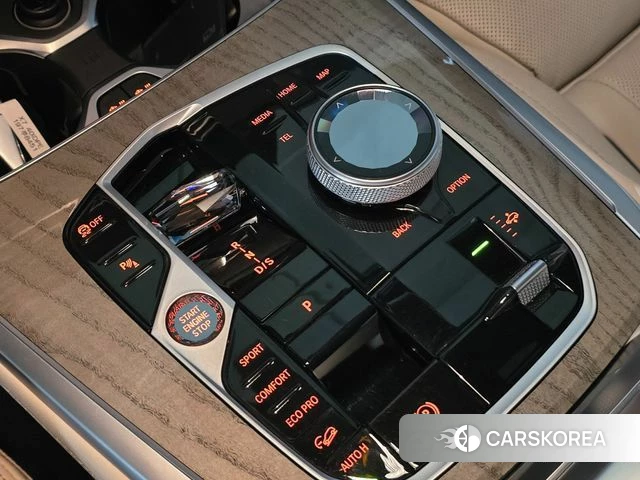 BMW X7 (G07) 2023 Белый из Кореи, фото 2