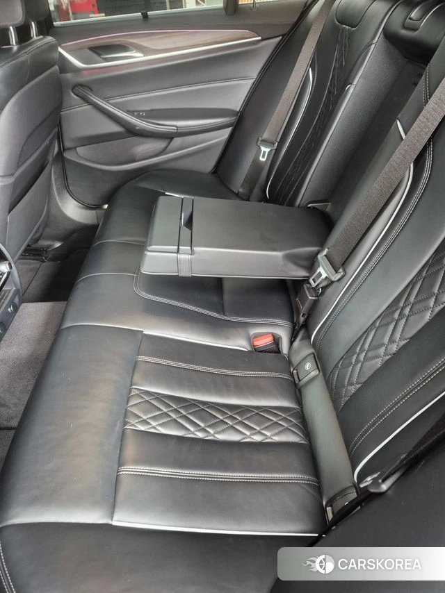 BMW 5 Series (G30) 2018 Серый из Кореи, фото 2