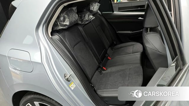 Volkswagen Golf 8th Generation 2026 Серебристо-серый из Кореи, фото 2