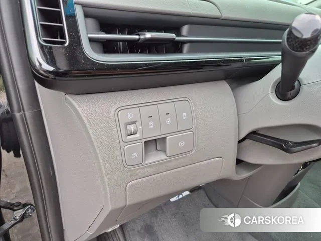 Hyundai Staria 2023 Черный из Кореи, фото 2