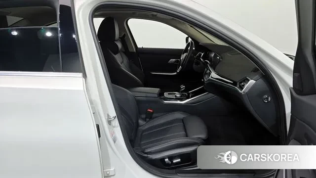 BMW 3 Series (G20) 2022 Белый из Кореи, фото 2