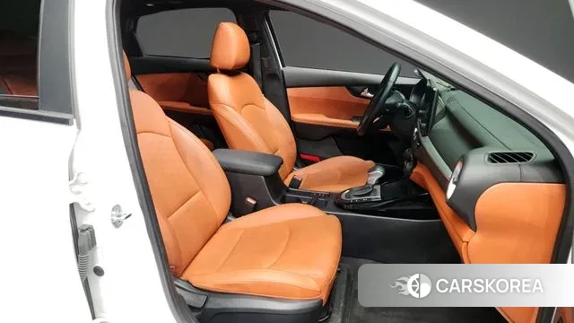 Kia The New K3 2nd generation 2022 Белый из Кореи, фото 2