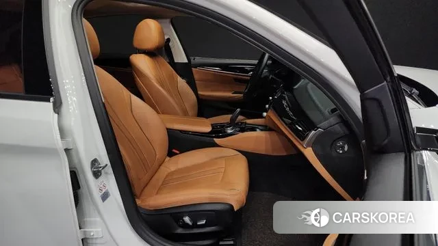 BMW 5 Series (G30) 2019 Белый из Кореи, фото 2