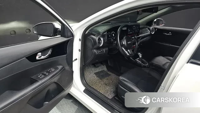 Kia The New K3 2nd generation 2021 Белый из Кореи, фото 2