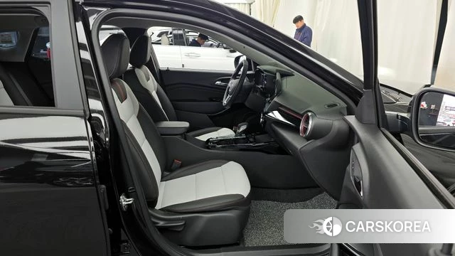 Chevrolet (GM Daewoo) Trax Crossover 2025 Черный из Кореи, фото 2