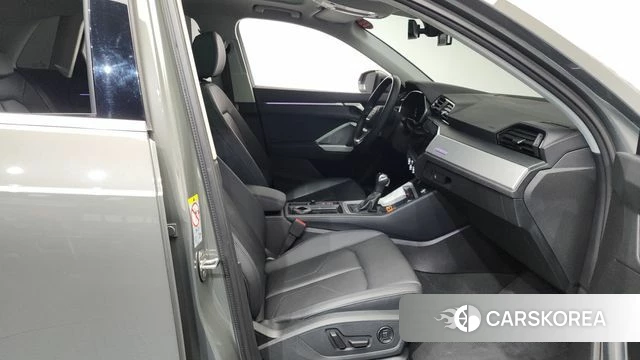 Audi Q3 (F3) 2024 Серый из Кореи, фото 2