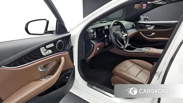 Mercedes-Benz E-Class W213 2023 Белый из Кореи, фото 2