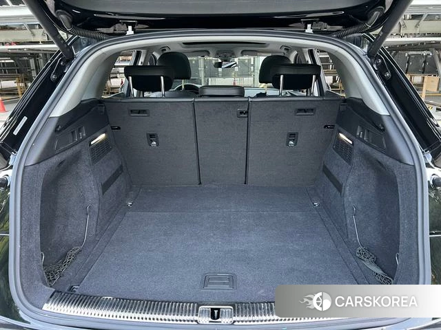 Audi Q5L 2021 Черный из Китая, фото 2