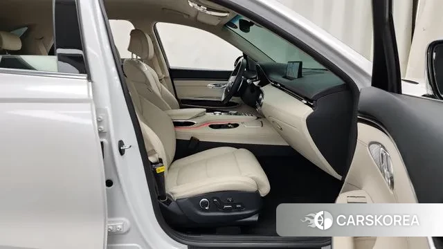 Genesis GV70 2023 Белый из Кореи, фото 2