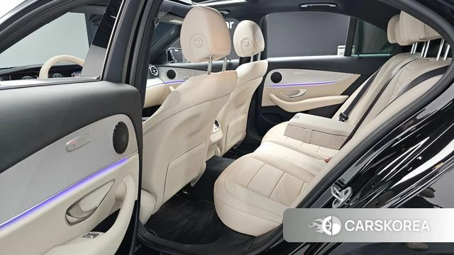 Mercedes-Benz E-Class W213 2021 Черный из Кореи, фото 2
