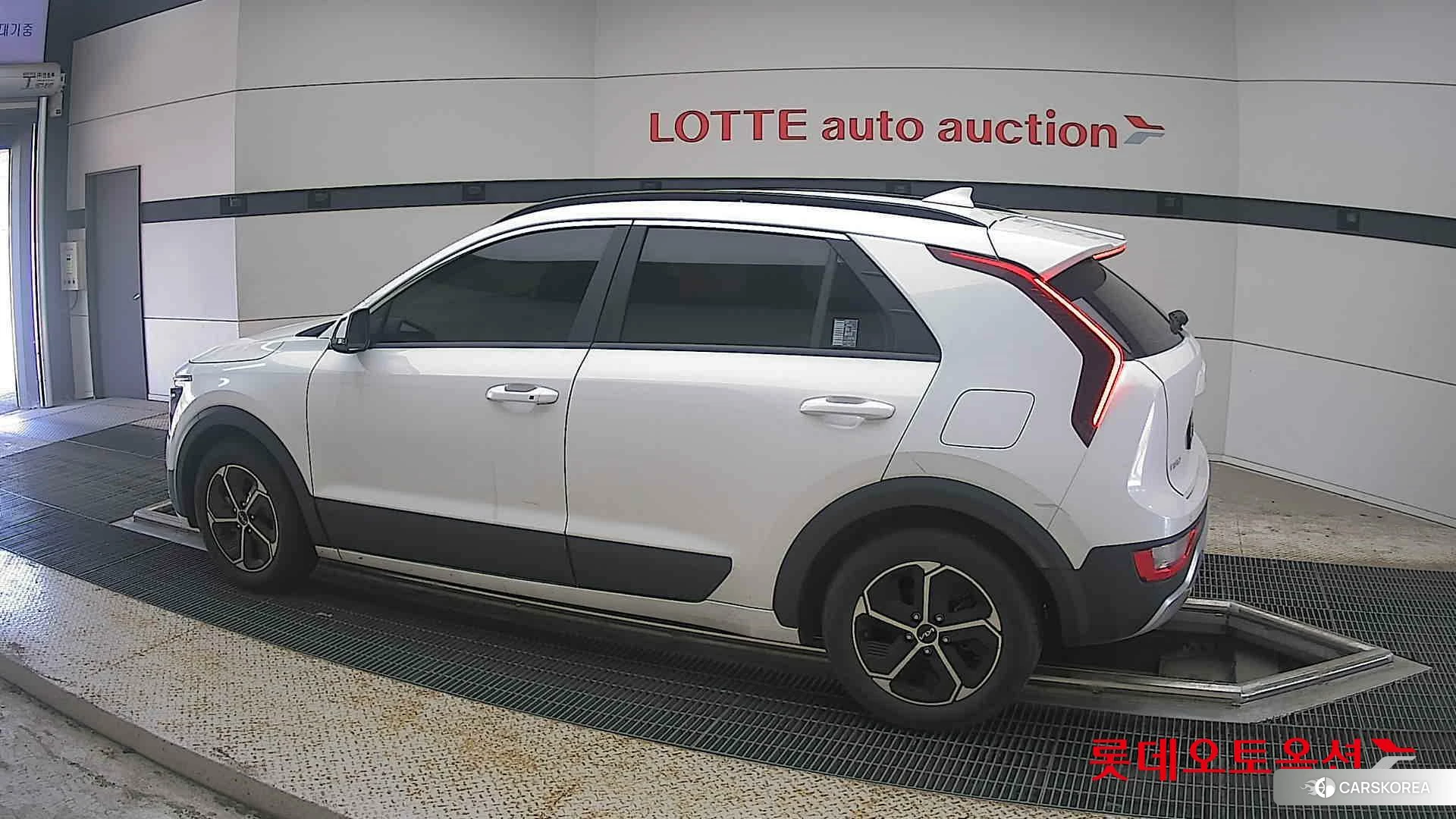 Kia Niro Hybrid 2022 Snow White Pearl (optional) из Кореи, фото 2