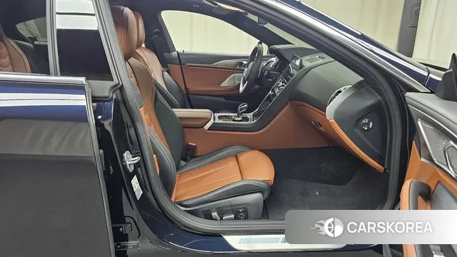 BMW 8 Series (G15) 2021 Черный из Кореи, фото 2