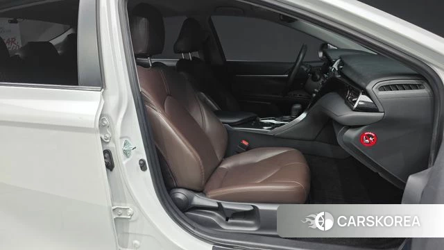 Toyota Camry (XV70) 2019 Белый из Кореи, фото 2