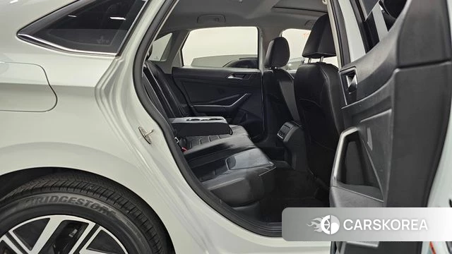Volkswagen 7th Generation of Jetta 2024 Белый из Кореи, фото 2