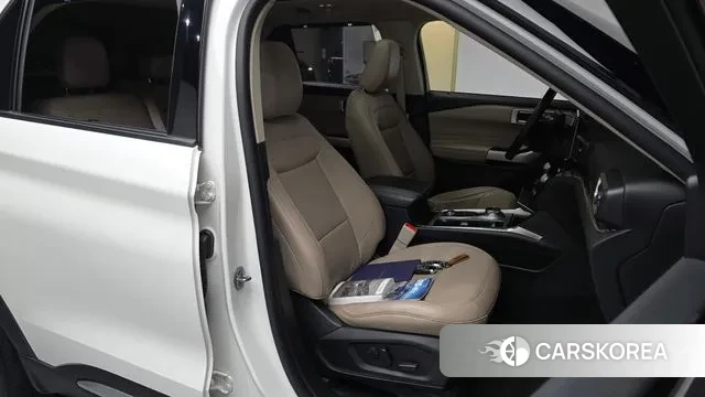 Ford Explorer 6th Generation 2023 Белый из Кореи, фото 2