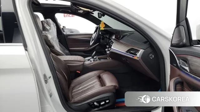 BMW 5 Series (G30) 2020 Белый из Кореи, фото 2