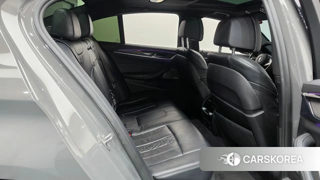 BMW 5 Series (G30) 2021 Серебристо-серый из Кореи, фото 2