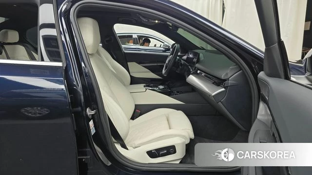 BMW 5 Series (G60) 2024 Черный из Кореи, фото 2