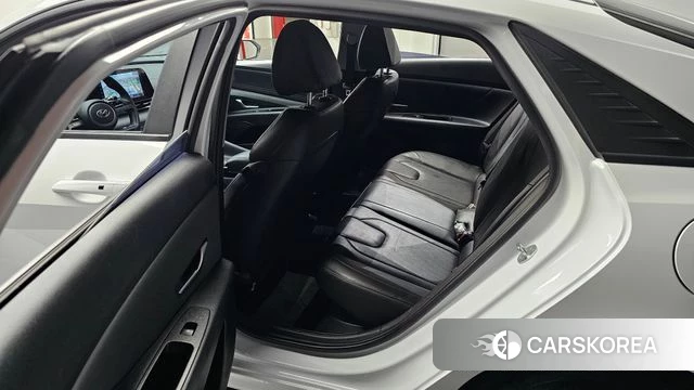Hyundai Avante Hybrid (CN7) 2023 Белый из Кореи, фото 2