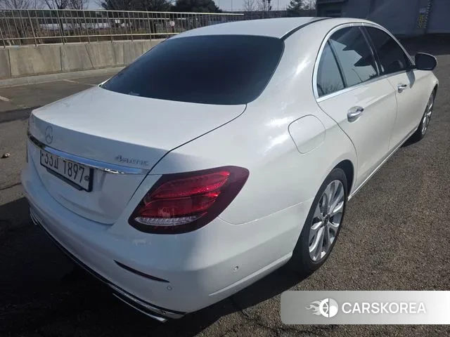 Mercedes-Benz E-Class W213 2018 Белый из Кореи, фото 2
