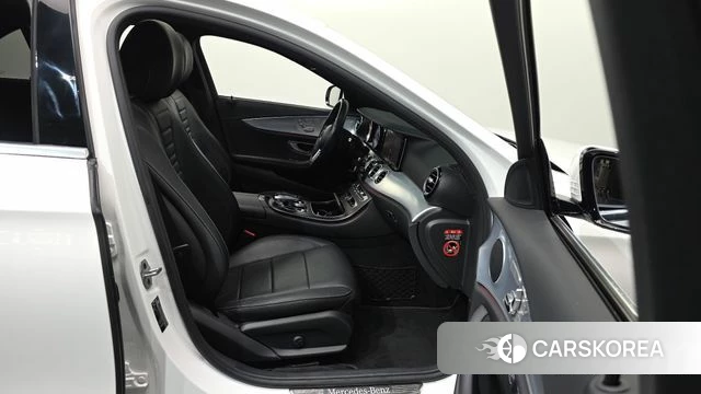 Mercedes-Benz E-Class W213 2020 Белый из Кореи, фото 2