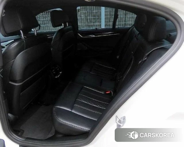 BMW 5 Series (G30) 2023 Белый из Кореи, фото 2