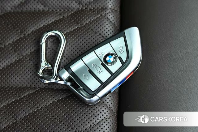 BMW 7 series 2022 Серебристо-серый из Китая, фото 2